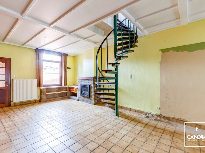 Deze woning is gelegen aan het Fluweelpark te Gent, nabij de grens met Mariakerke, en ligt op een boogscheut van verschillende buurtwinkels, scholen,