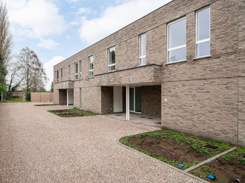 In Balgerhoeke, strategisch gelegen tussen Eeklo en Maldegem, bieden wij deze hedendaagse nieuwbouwwoning te koop aan. De woning maakt deel uit van ee