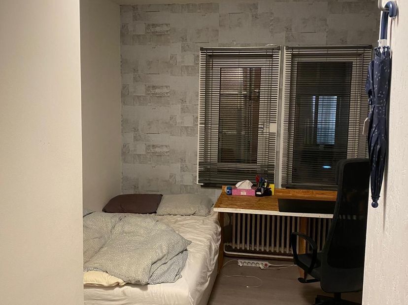 Mooie propere studentenkamer in het hartje van Hasselt <br />
Eigen badkamer en mini keuken .toilet gemeenschappelijk op de verdieping <br />
wekelijk