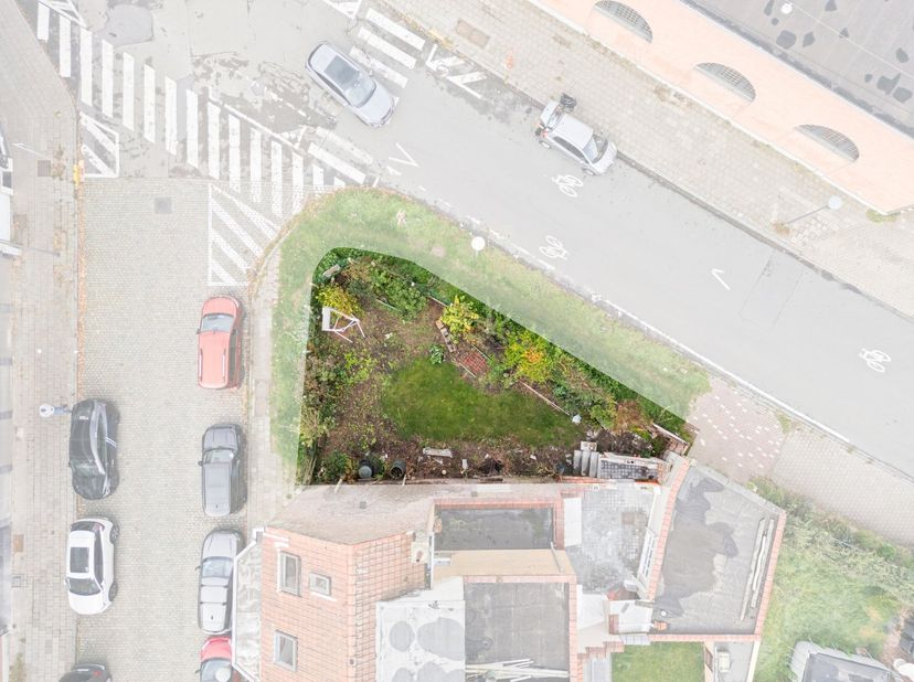 Deze bouwgrond van 1a03ca in Anderlecht biedt een interessante opportuniteit voor het realiseren van een halfopen bebouwing in een rustige en aangenam