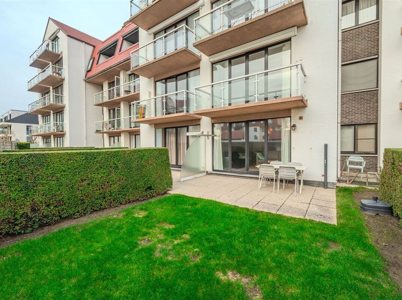 L'appartement Green Garden III 0002 est un charmant appartement de plain-pied avec 1 chambre séparée, situé dans une résidence calme avec piscine sur