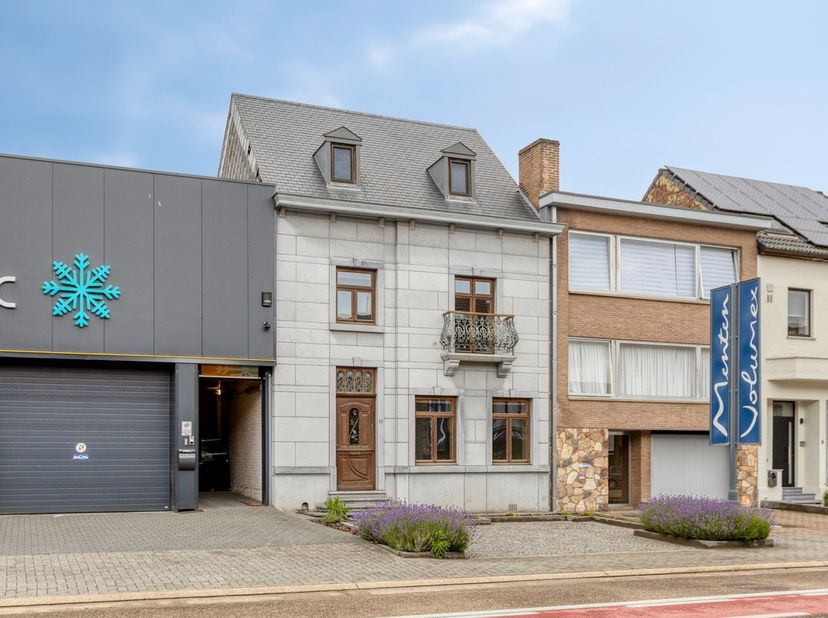 ***** Bekijkt u dit pand via Zimmo? Ga direct naar https://av-vastgoed.be/tekoop/6527waar u meer informatie terug vindt! *****<br />
<br />
LIGGING<br