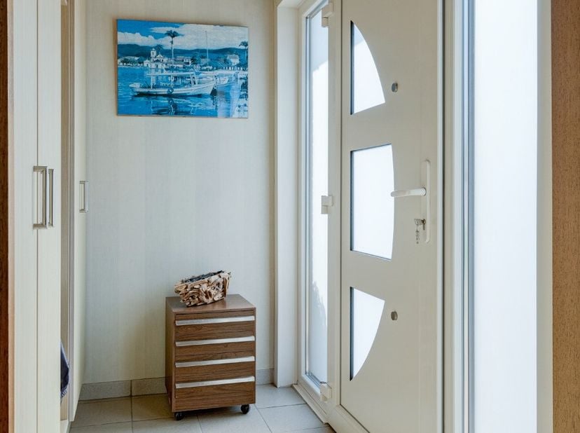 Gelijkvloerse woning te koop op een groene locatie, dicht bij alle voorzieningen (sportgelegenheden, winkels, supermarkten, scholen, openbaar vervoer)
