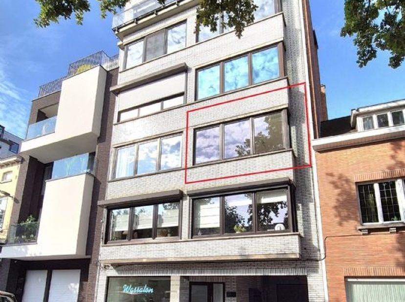 Op zoek naar een compact en praktisch appartement op een uitstekende locatie? te Zottegem? Dit lichtrijke &amp;#233;&amp;#233;nslaapkamerappartement combineer