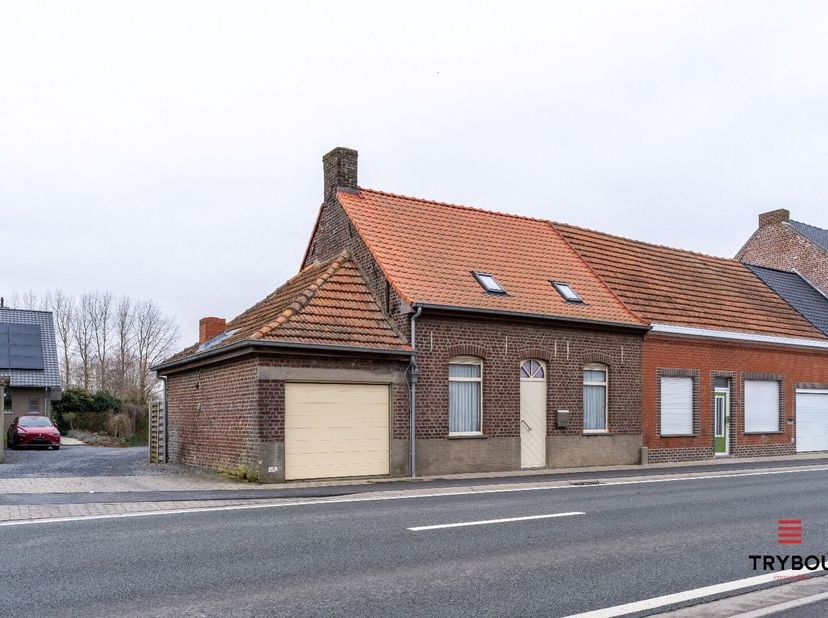 Ben je op zoek naar een woning met ruimte, potentieel én een leuke tuin? Dan is dit pand beslist het bekijken waard!<br />
Op het gelijkvloers kom je