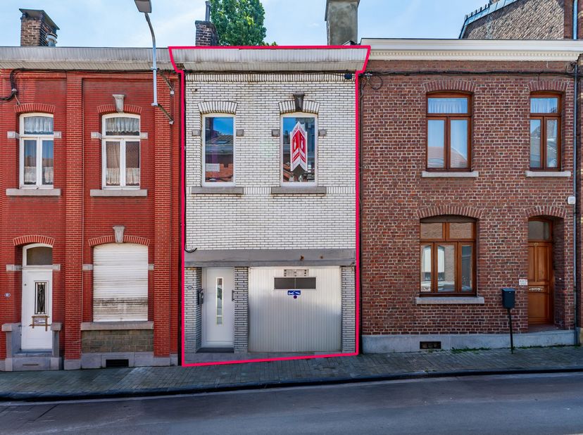 EasyHome presenteert met plezier deze aangename woning in Herstal, met een tuin en een ideale indeling voor gezinnen die op zoek zijn naar comfort en