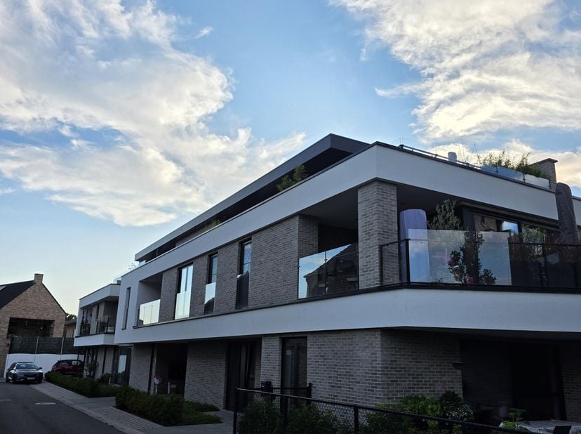 Modern energiezuinig appartement te huur in Bree<br />
<br />
Instapklaar en modern afgewerkt appartement te huur op een rustige toplocatie langs het