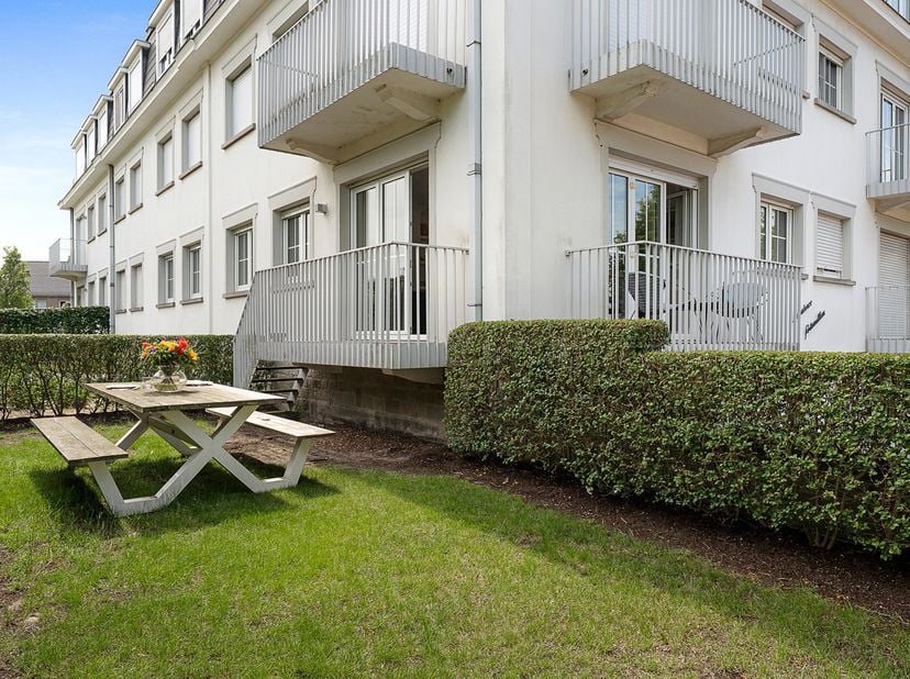 Ontdek dit charmante tuinappartement, gelegen in een rustige en aangename woonomgeving, op wandelafstand van het strand. Hier geniet u van de nabijhei