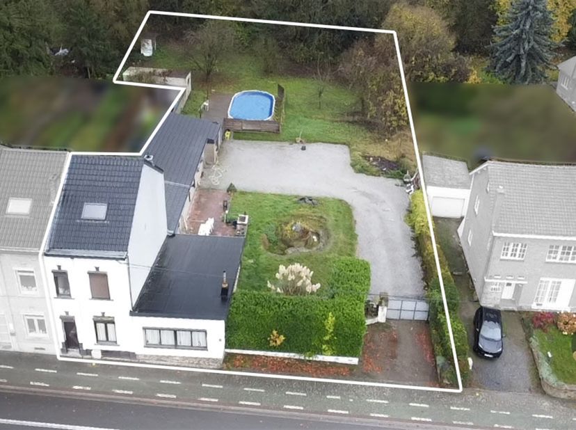Superbe maison 3 façades avec terrain à bâtir – À découvrir sans tarder !<br />
<br />
Située dans un environnement calme et proche de toutes commod