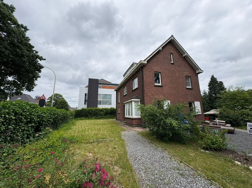 Ruime woning met tuin nabij het centrum van Genk. Voor meer informatie ga naar: https://www.era.be/nl/te-huur/genk/huis/ruime-woning-met-tuin-op-goede