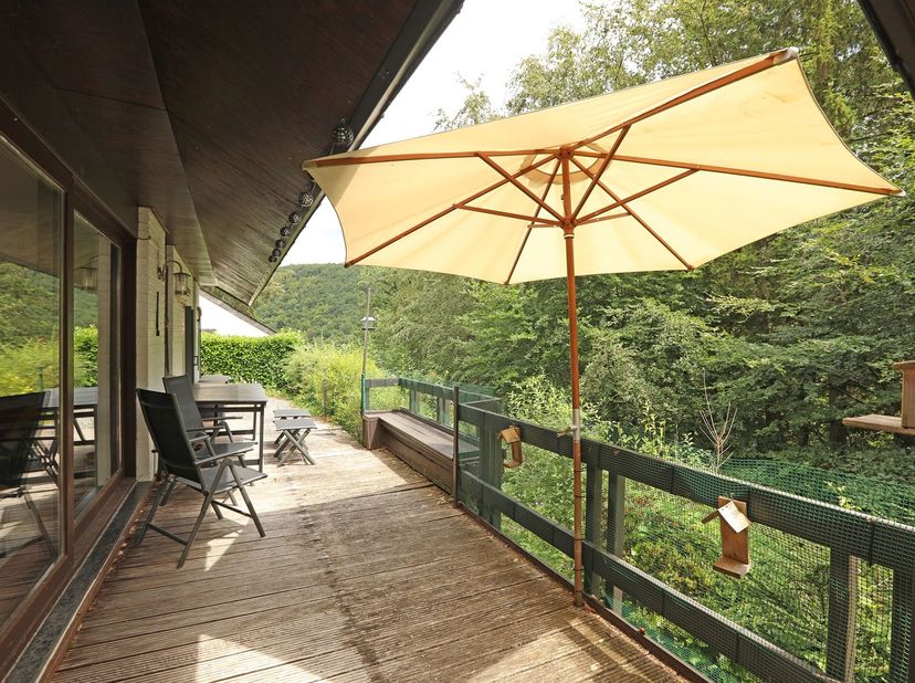 Aangename 4 gevel bungalow gelegen in het vakantiedorp" Les Hochets" in Membre, deelgemeente van Vresse-sur-Semois.<br />
Dit pand ligt in een mede e