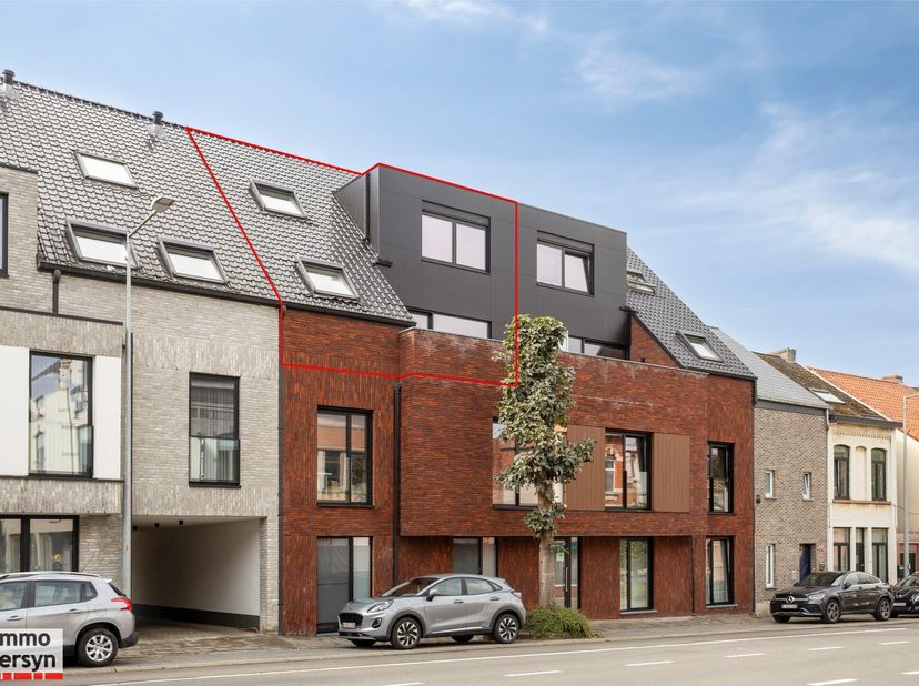 Deze nieuwbouw duplex biedt een perfecte combinatie van modern comfort, ruimte en een uitstekende locatie. De centrale ligging aan de Basilieklaan zor
