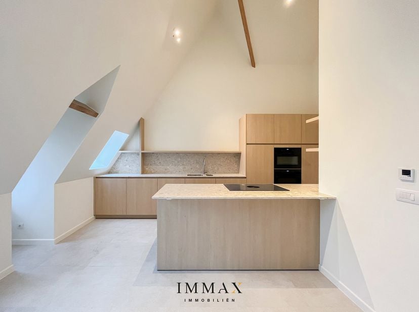 Het renovatiegedeelte, Volume A, wordt getypeerd door behoud van de authentieke elementen terwijl in het nieuwbouwgedeelte een moderne look wordt beoo