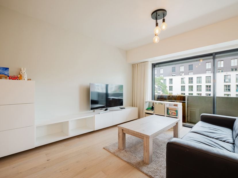 Een zeldzame kans voor wie wil wonen op een toplocatie in Gent vlakbij de Blaarmeersen, het Bourgoyenpark en het historische stadscentrum!<br />
LIGGI