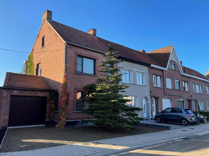 Karaktervolle woning met mooie tuin in een aangenaam rustige en kindvriendelijke woonomgeving in de directe nabijheid van centrum, station, scholen...