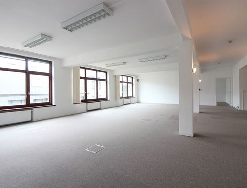                                         Complexe de bureaux à louer à Bruxelles, € 4.156
