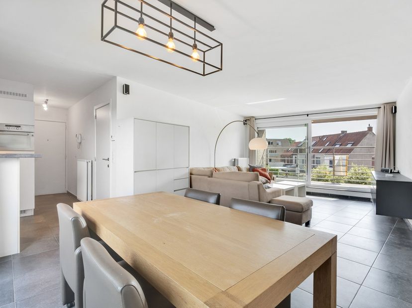 Op zoek naar een energiezuinig appartement met een uitstekende ligging in Waregem? Dan is dit instapklare appartement met EPC-label A zeker een bezoek