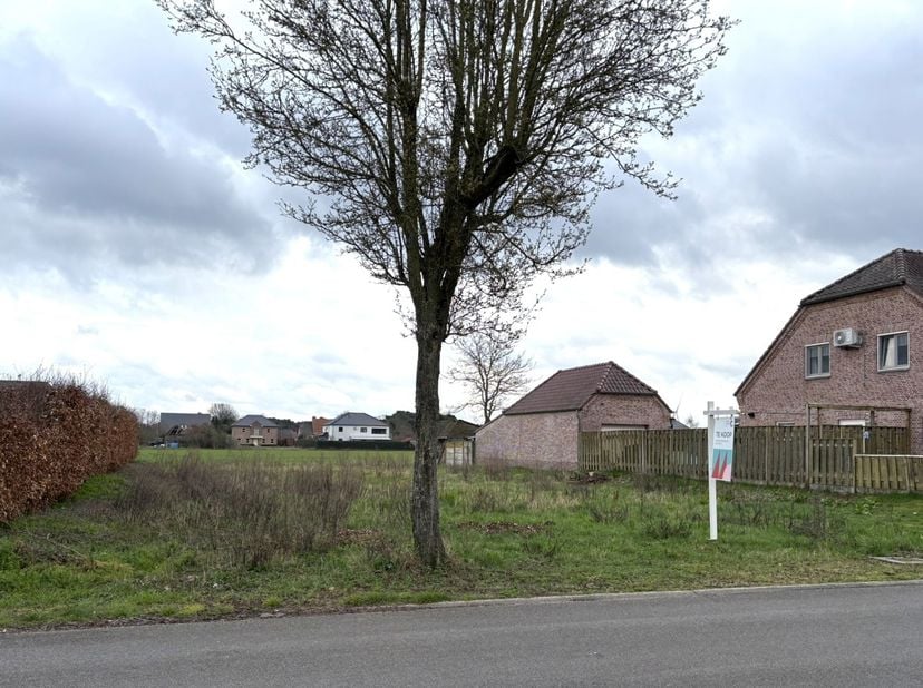 Ruim perceel van 09 are 17 ca gelegen in een residentiële omgeving in Lommel Kolonie.<br />
Deze bouwgrond is uitermate geschikt voor een ruime vrijst