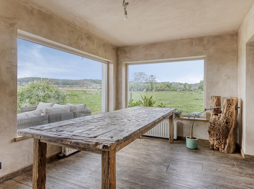Voor meer info of een bezoek contacteer Sebastian op het nummer 0497 12 60 26 of mail sebastian@properties-makelaars.be<br />
Verscholen in het groene