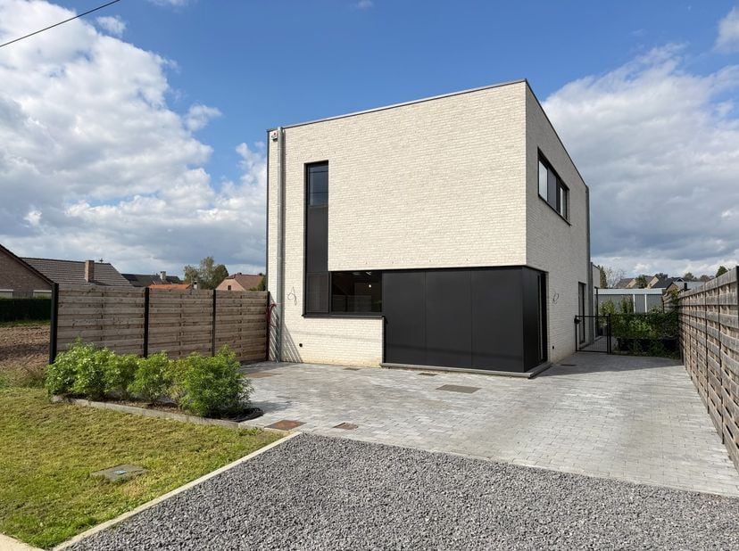 Huis te koop in De Scheuten 23,
                    3971 Heppen