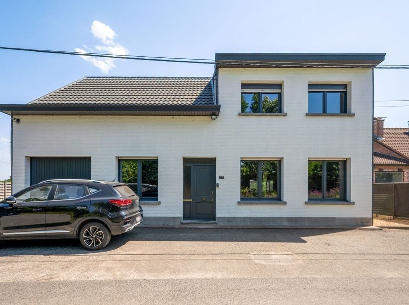 Ruime woning met 4 slaapkamers en zonnige tuin!<br />
<br />
Deze woning bevindt zich op wandelafstand van de Grote Markt en het Zimmerplein met all