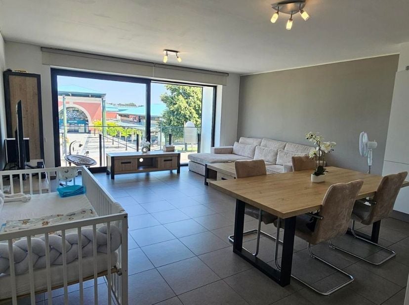 Modern appartement met één slaapkamer gelegen in het commercieel centrum van Eisden.<br />
<br />
Een appartement voor wie wil wonen in een gezellig e
