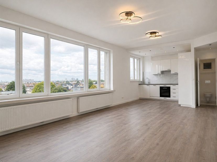 Surf naar www.abricasa.be en plan jouw verhuurafspraak in samen met onze digitale assistente Alice!<br />
Dit lichtrijke en instapklare appartement is