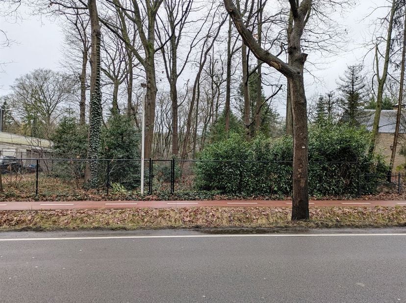 Centraal gelegen perceel bouwgrond van ca. 1.128m², met een straatbreedte van ca. 20m<br />
- Centraal gelegen tussen Essen-centrum en Wildert<br />
-