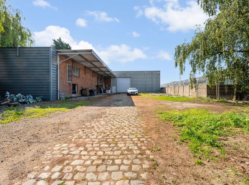 Bien professionnel à louer
                    à 8560 Wevelgem