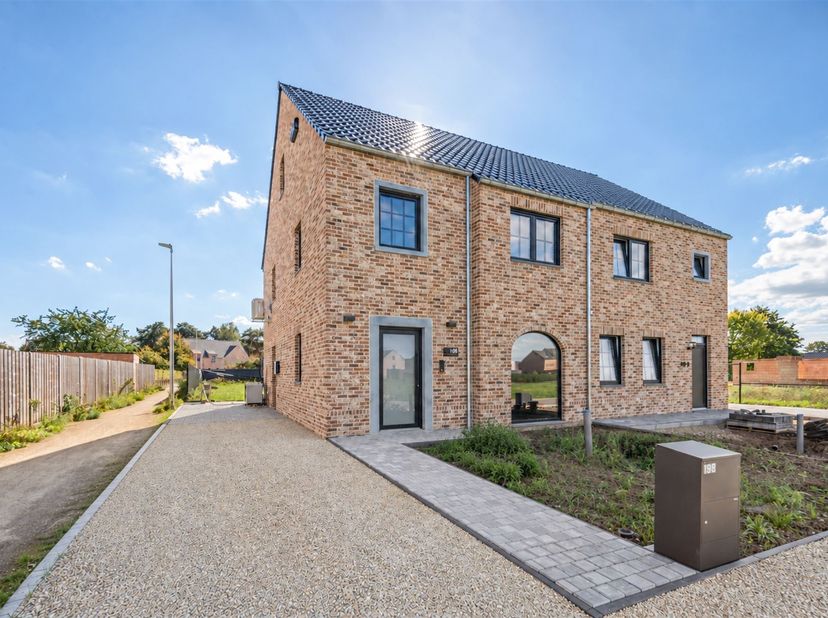 Huis te koop in De Fraipontweg 18b,
                    3680 Maaseik