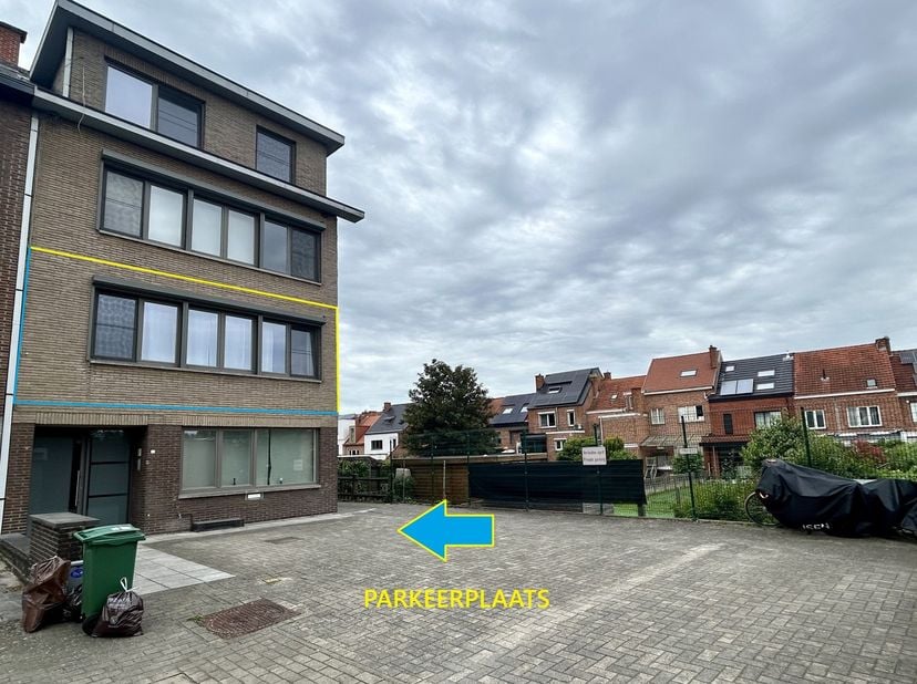 Dit verzorgd appartement, gelegen in de Alfons Roelandtsstraat in Kessel-Lo, bevindt zich in een rustige doodlopende straat en combineert een aangenam