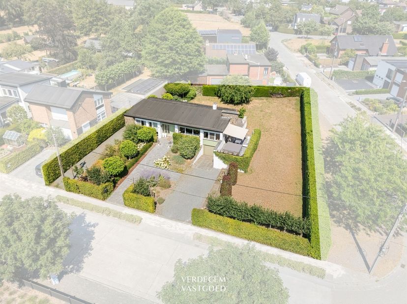 Maison à rénover ou projet pouvant donner lieu à la construction de 3 à 4 logements neufs<br />
<br />
La taille et l'emplacement du terrain permett