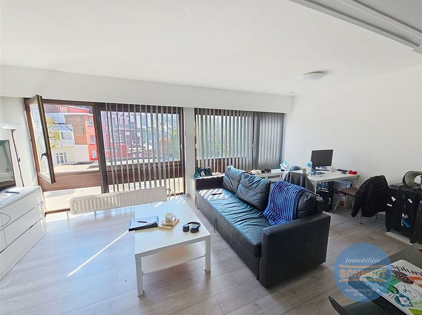 IMMOSCHMIDT - Ref. 29580 - IXELLES (Parc Tenbosch) - Beschikbaar op 01/07/2026 - Mooie 42m² OPGERICHTE STUDIO gelegen in de buurt van Av Louise en ULB