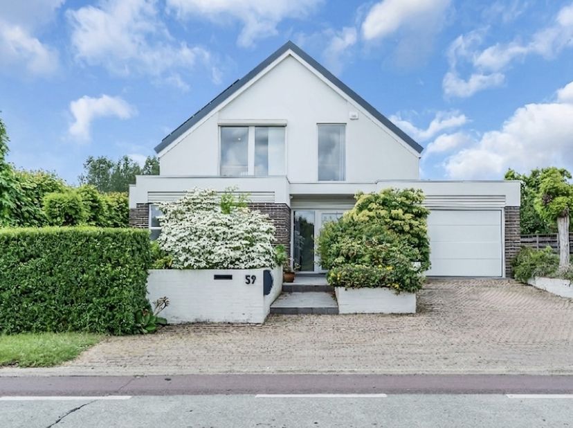 Op zoek naar ruimte, rust en een prachtig groen uitzicht? Dan is deze uitstekend onderhouden woning aan de Korpse straat 59 in Donk (Herk-de-Stad) abs