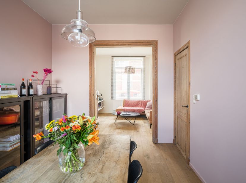 Karaktervolle woning met 4 slaapkamers en zonnige stadstuin op een boogscheut van het centrum van Gent.<br />
<br />
Meer informatie? Mail naar info@c
