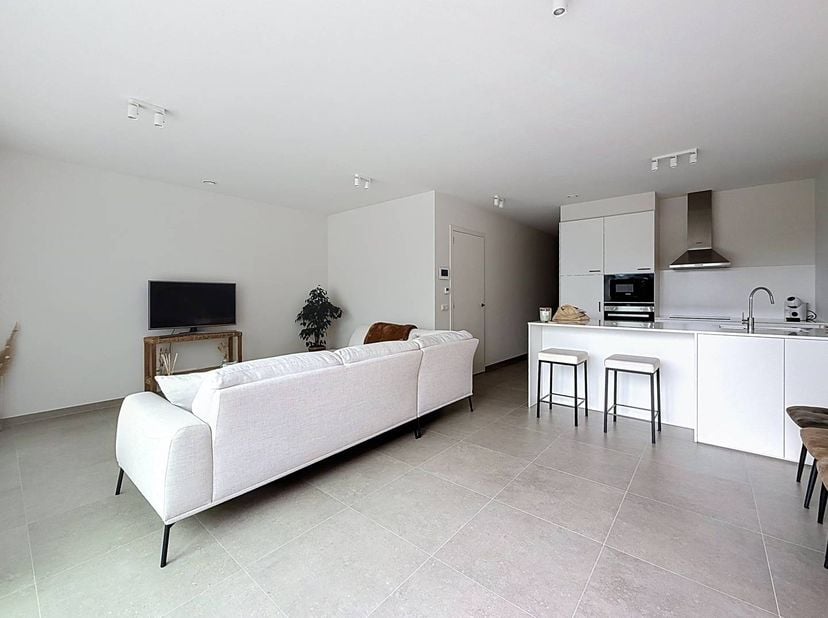 Si vous recherchez un appartement au rez-de-chaussée avec 2 chambres et un jardin confortable, alors ce topper est fait pour vous ! Il a une superfici