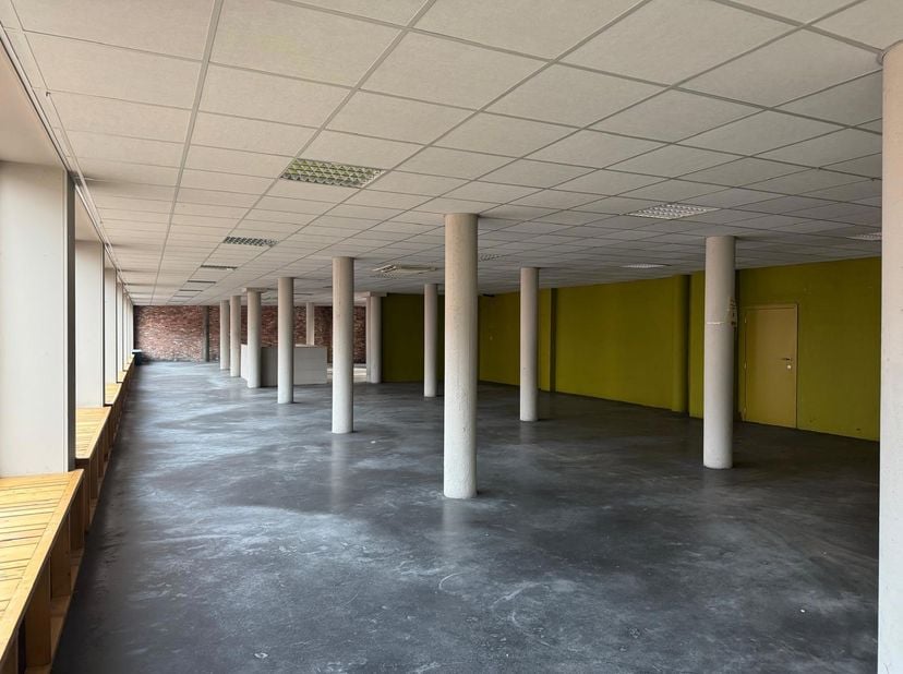 Handelsruimte op maat te huur in centrum Balen – oppervlaktes vrij te kiezen - €4/m²<br />
<br />
Op een uitstekende commerciële ligging in het centru