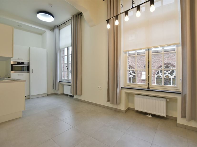 Prachtige assisentiewoning in het beschermd monument genaamd "Zwartzusterklooster" gelegen in het hartje van Dendermonde <br />
<br />
In centrum De
