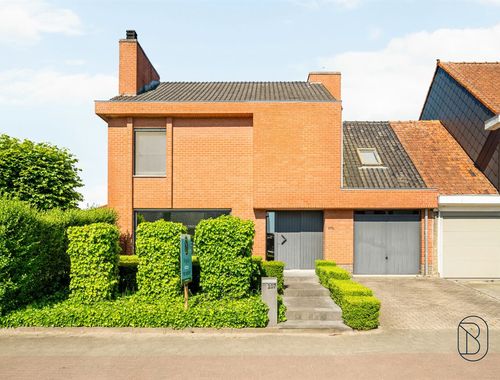                                         Handelspand met woonst te koop in Gullegem, € 559.000
