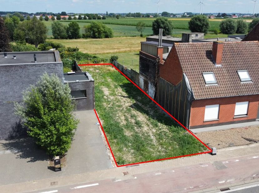Stuk bouwgrond voor gesloten woning te koop in Sint-Baafs-Vijve.Stuk bouwgrond van 254m² gelegen op de Wakkensteenweg in Sint-Baafs-Vijve.Neem vandaag