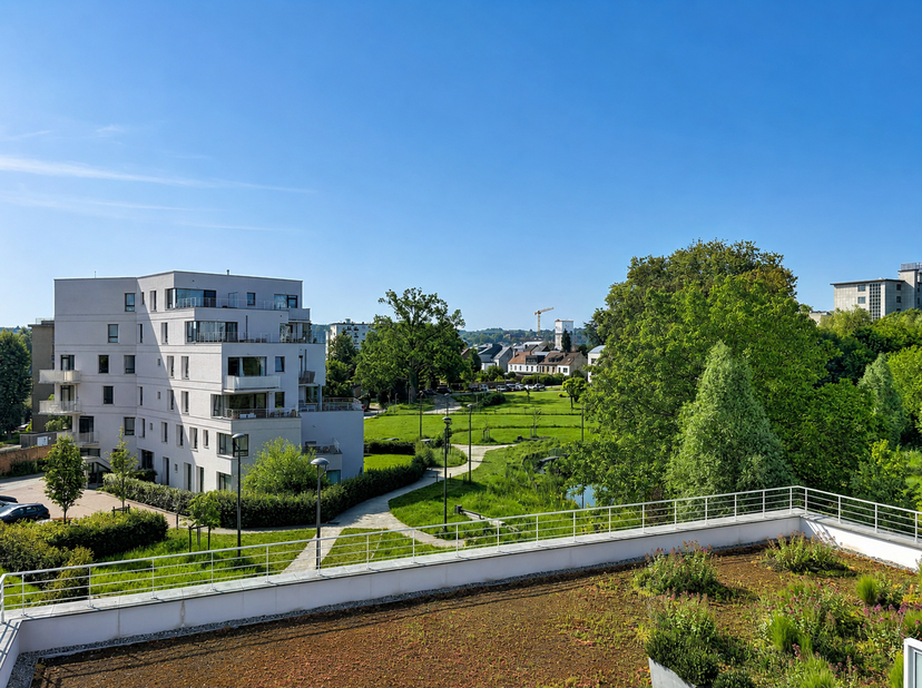Idéalement situé à 10min à pied du centre de Wavre, magnifique appartement de 99m² + grande terrasse de 15m² orientée sud.L'appartement comprend: hall