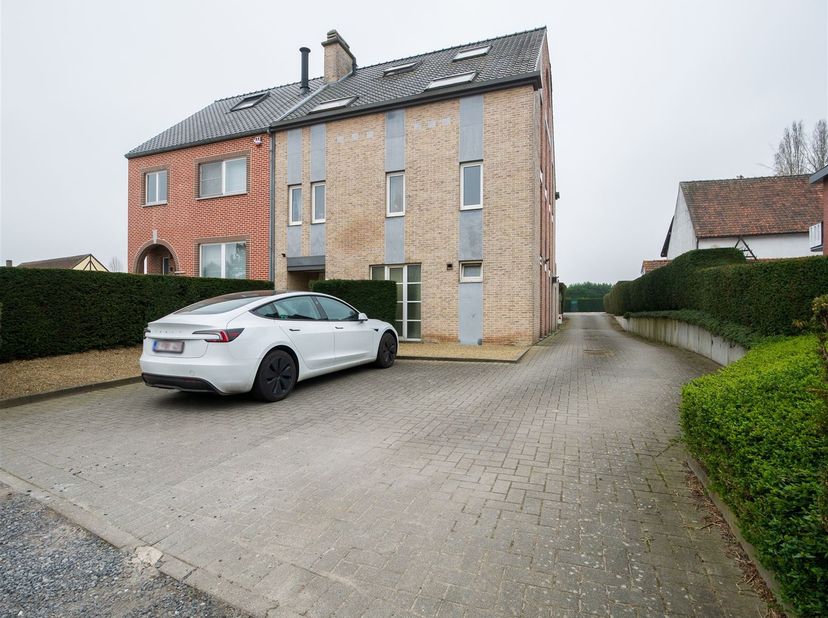 Il s'agit d'un appartement sur le toit d'un immeuble à haute efficacité énergétique situé près du centre de Diepenbeek, idéal pour les personnes à la