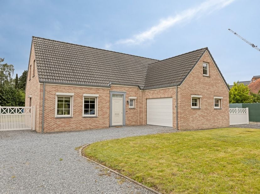 Welkom aan de Herebaan-Oost 166 te Houthalen-Helchteren!<br />
<br />
Deze charmante woning geniet van een uitstekende ligging nabij Domein Kelchterho