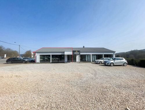                                         Handelsgelijkvloers te huur in Stavelot, € 800
