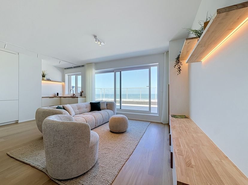 High-end gerenoveerde penthouse van het type doorloper, gelegen op de 9e verdieping. Dankzij de uitzonderlijke ligging op de Zeedijk geniet u hier van