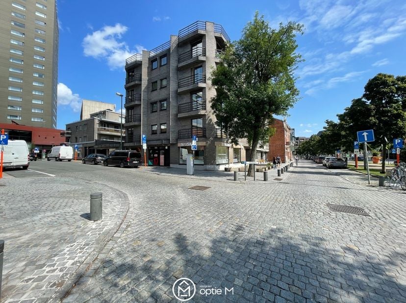 Ben je op zoek naar een veilige en centraal gelegen parkeerplaats in het centrum van Hasselt? Deze ondergrondse garage biedt een parkeerplaats te koop
