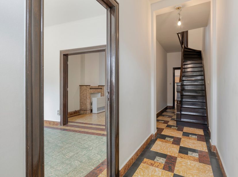 AFSPRAKEN ENKEL VIA MAIL<br />
<br />
Op zoek naar een ruime en karaktervolle woning op een toplocatie? Deze gezellige woning in Diest ligt op wandela