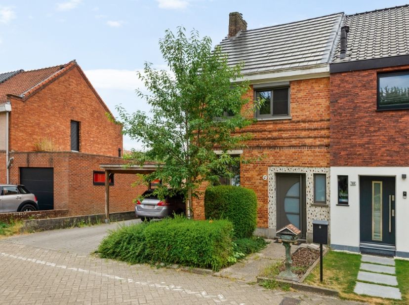 Deze&amp;nbsp;woning aan de Tuinwijk in Rumst biedt een combinatie van comfort &amp;amp; gezelligheid,&amp;nbsp;gelegen nabij het centrum van Rumst.&amp;nbsp; Verschi