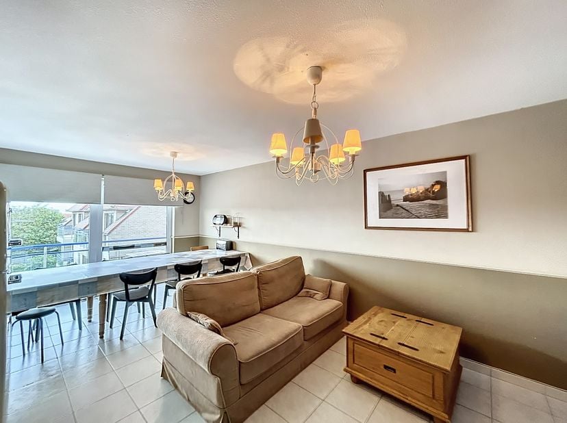 Dit instapklare duplex-appartement is gelegen op de derde verdieping van residentie Zandvlugge en combineert een praktische indeling met een aangename