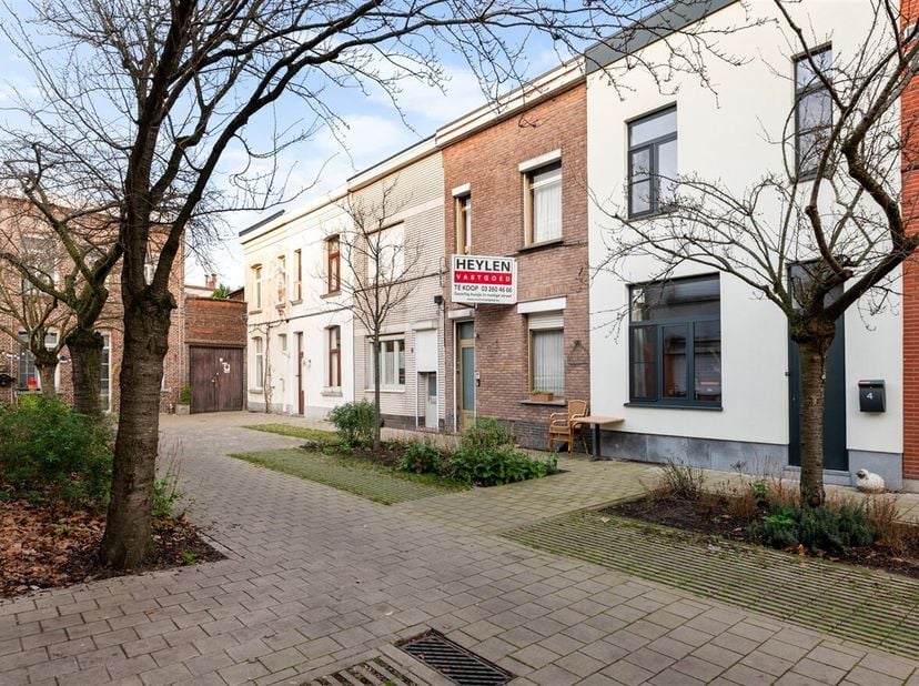 Totaal te renoveren arbeiderswoning in autoloze steeg<br />
 Ligging: Ontdek dit gezellig huisje in de Joannasteeg, een doodlopende en gezellige op ee